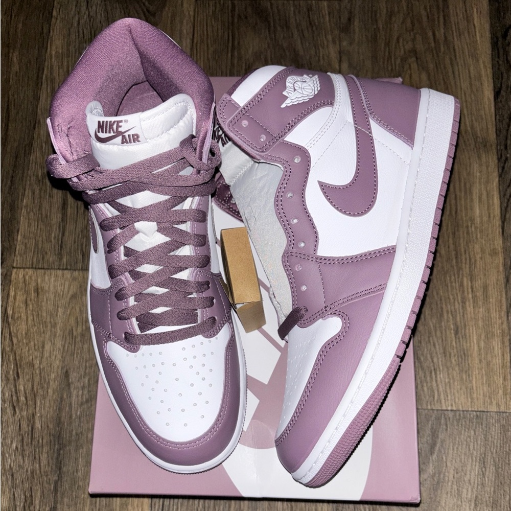 Size - 10.5 Air Jordan 1 Retro High OG White/Sky/Mauve DZ5485 105 - Picture 2 of 8
